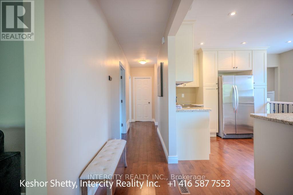 631 Trudale Court W, Oakville, Ontario  L6L 4H2 - Photo 15 - W12319390