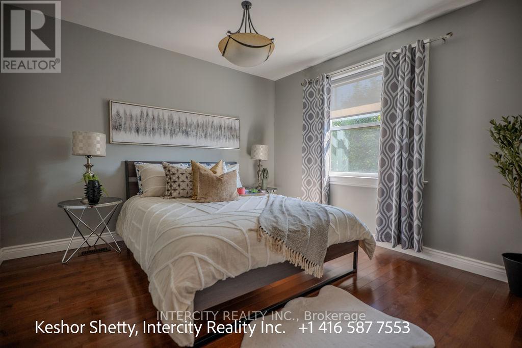 631 Trudale Court W, Oakville, Ontario  L6L 4H2 - Photo 18 - W12319390