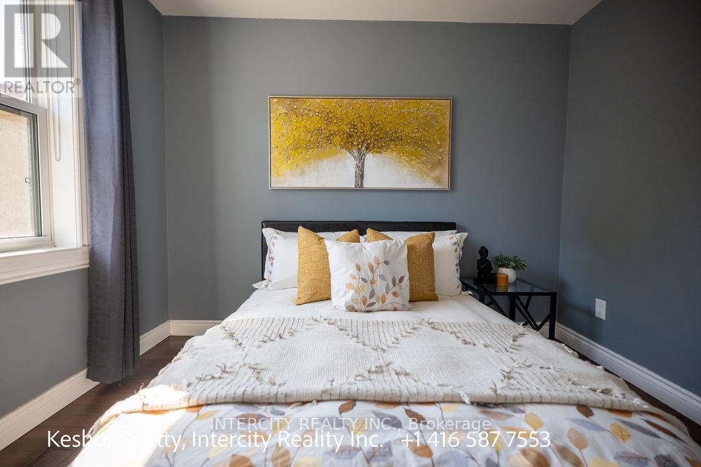 631 Trudale Court W, Oakville, Ontario  L6L 4H2 - Photo 21 - W12319390