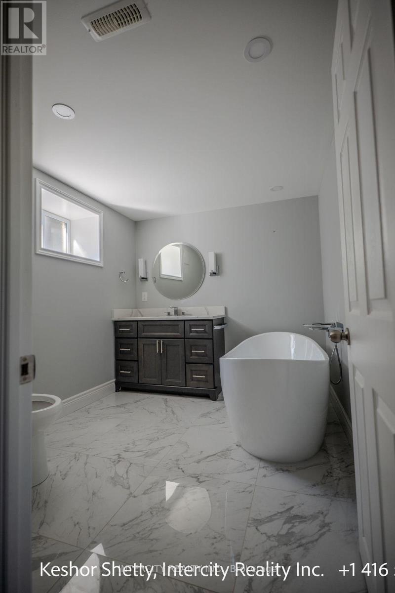 631 Trudale Court W, Oakville, Ontario  L6L 4H2 - Photo 26 - W12319390
