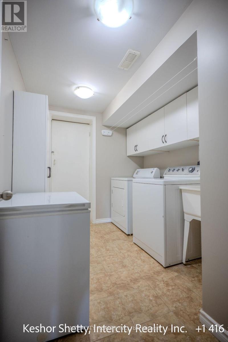 631 Trudale Court W, Oakville, Ontario  L6L 4H2 - Photo 28 - W12319390