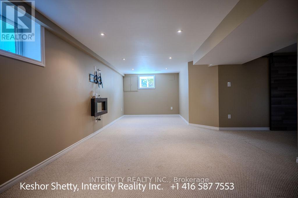 631 Trudale Court W, Oakville, Ontario  L6L 4H2 - Photo 32 - W12319390