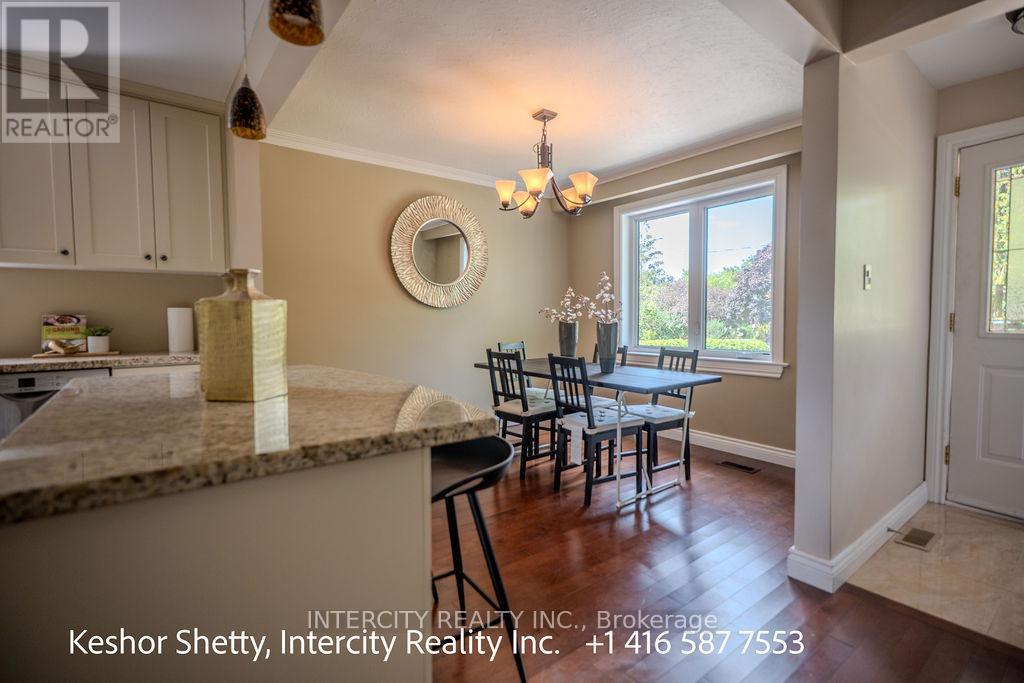 631 Trudale Court W, Oakville, Ontario  L6L 4H2 - Photo 6 - W12319390