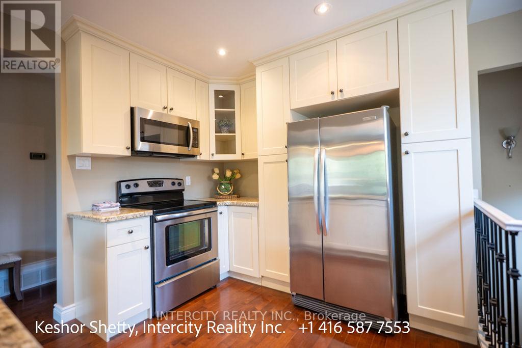 631 Trudale Court W, Oakville, Ontario  L6L 4H2 - Photo 8 - W12319390