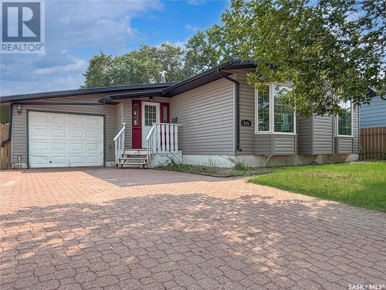 Property at 615 Lenore DRIVE image 1