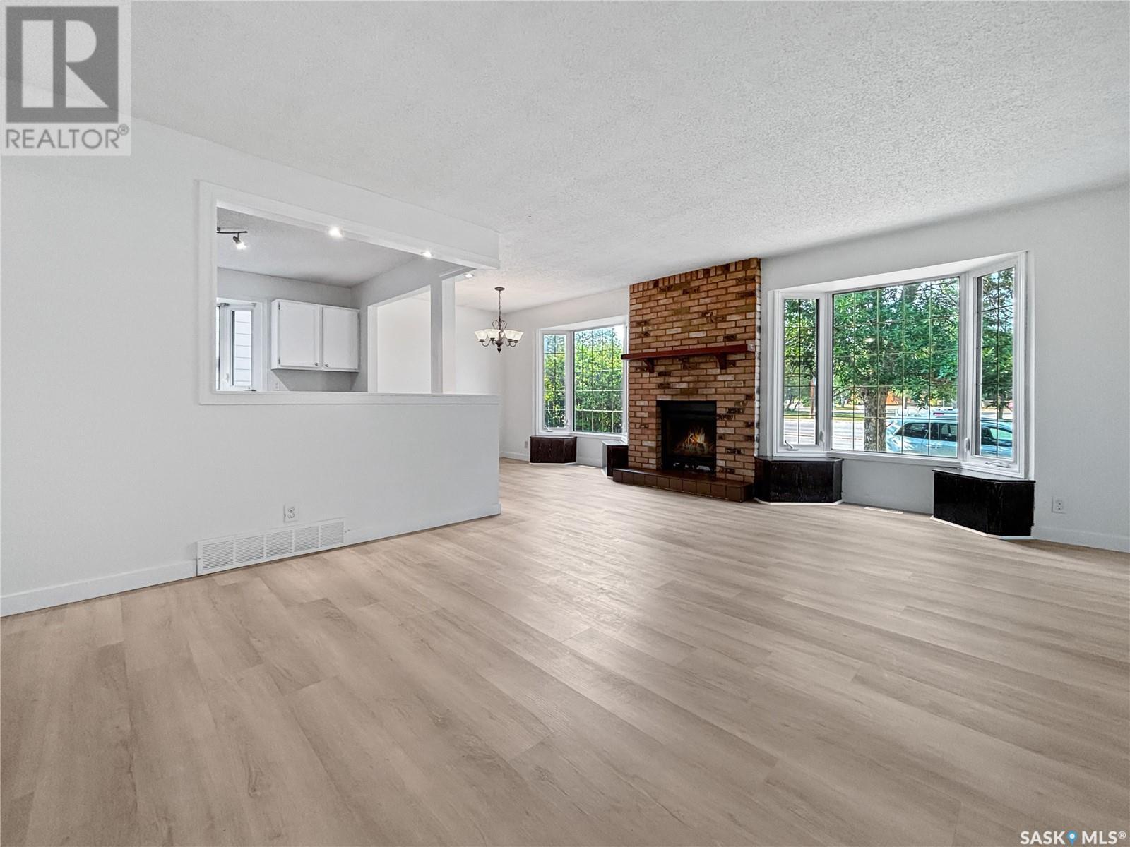 Property at 615 Lenore DRIVE image 3