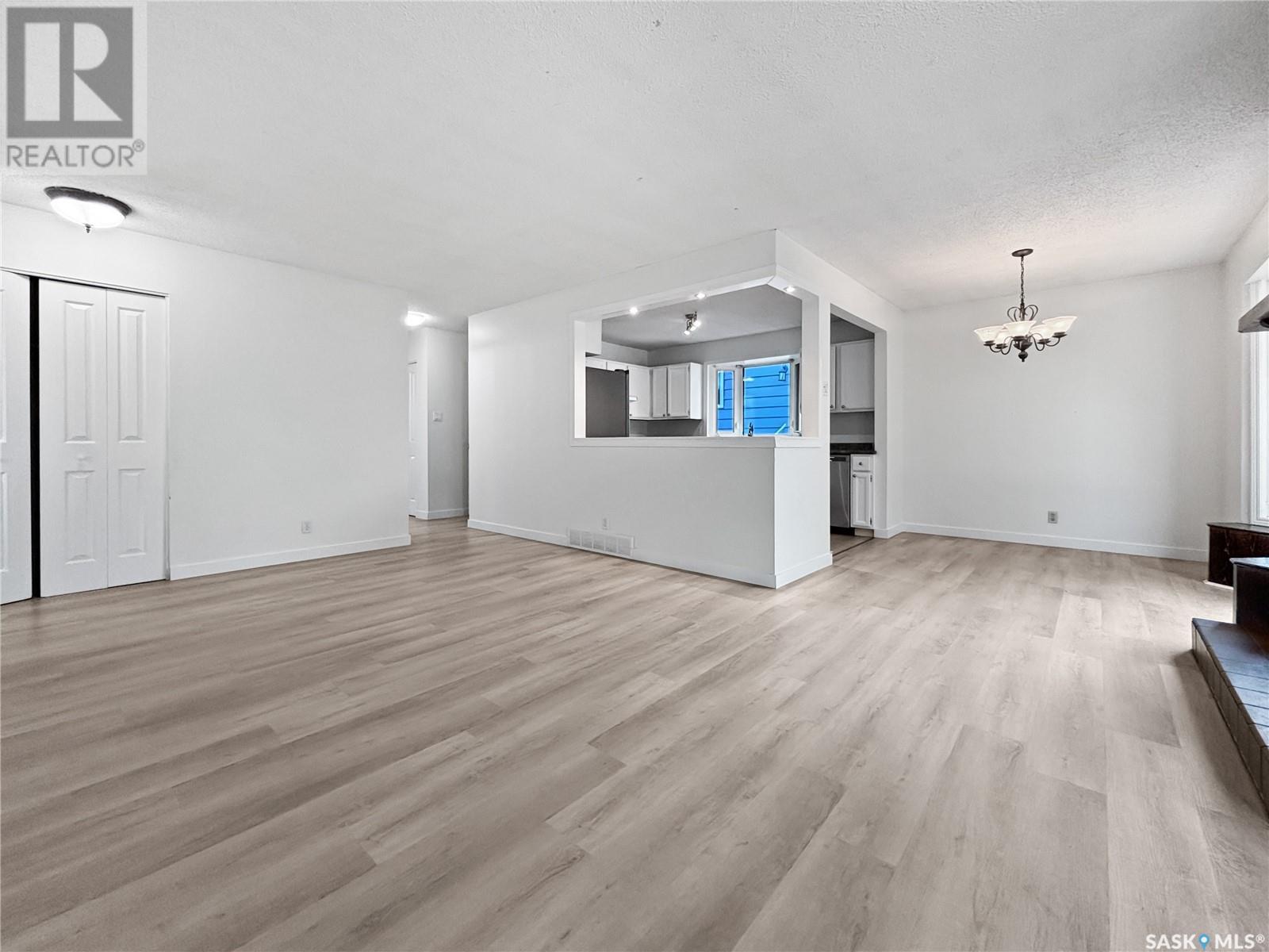 Property at 615 Lenore DRIVE image 4