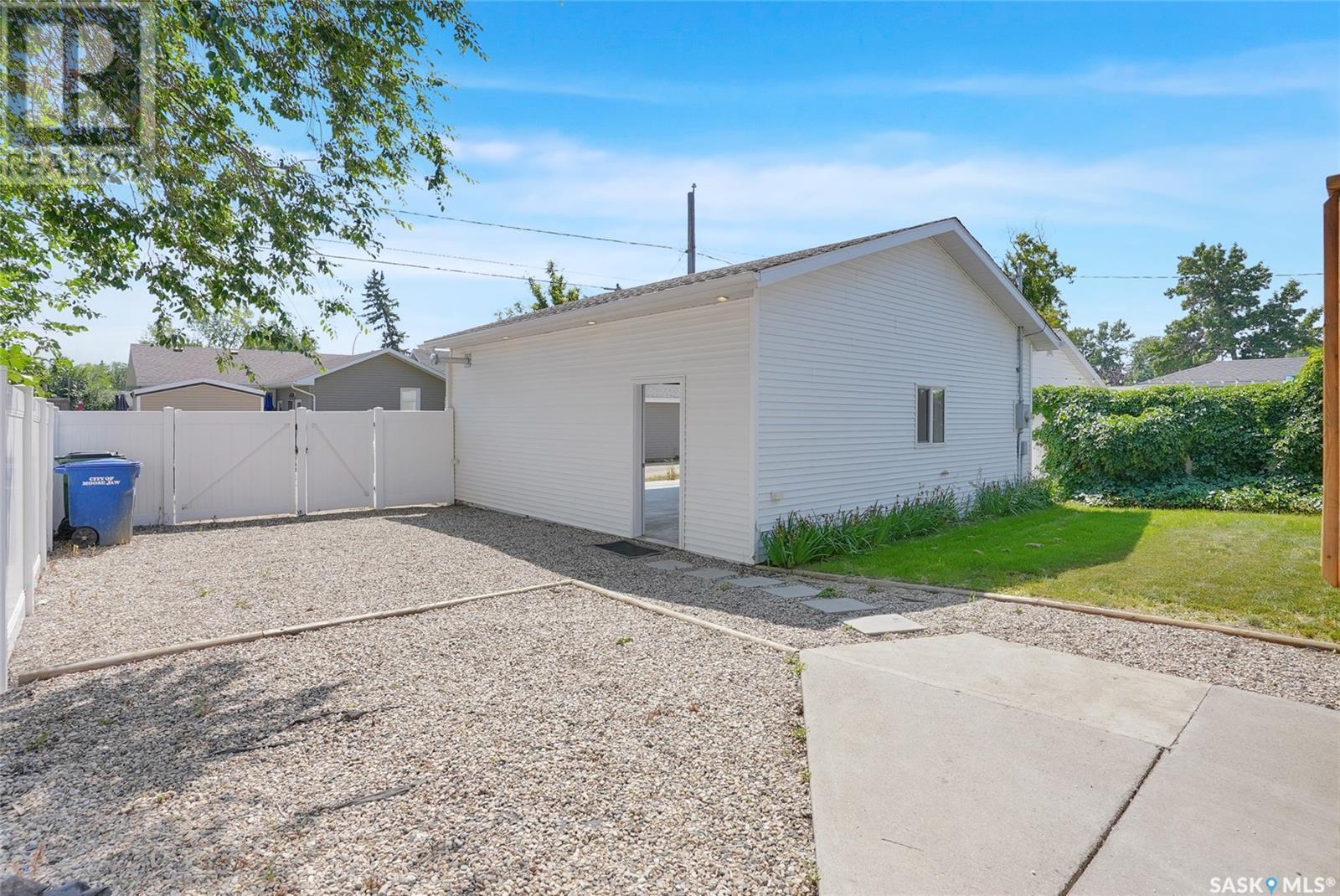 1107 Montgomery Street, Moose Jaw, Saskatchewan  S6H 2X2 - Photo 39 - SK014262