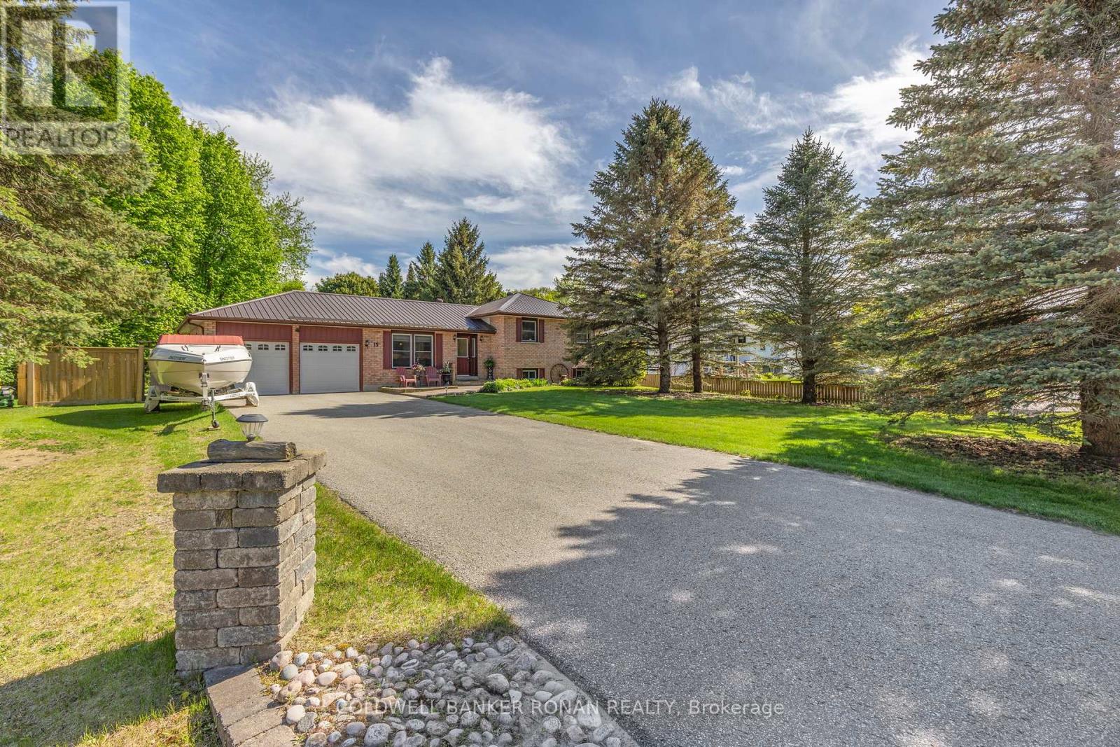 15 Burbank Circle, Adjala-Tosorontio (Everett), Ontario  L0M 1J0 - Photo 2 - N12317061