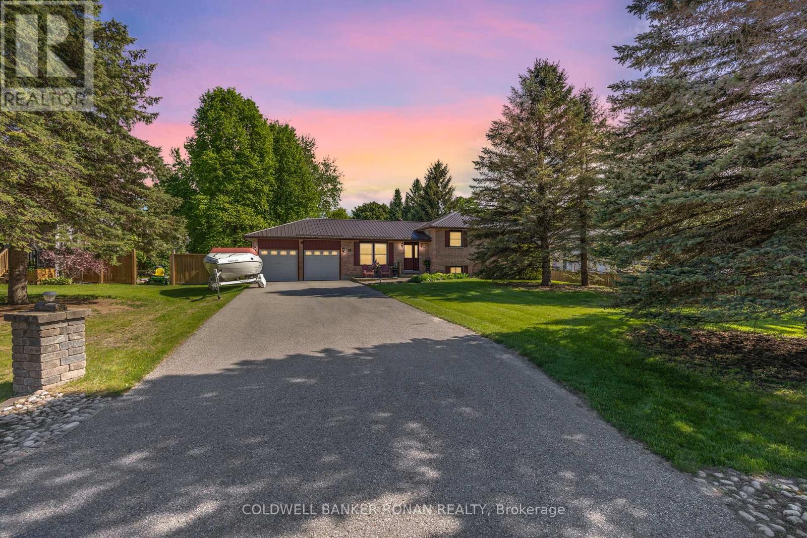 15 Burbank Circle, Adjala-Tosorontio (Everett), Ontario  L0M 1J0 - Photo 1 - N12317061