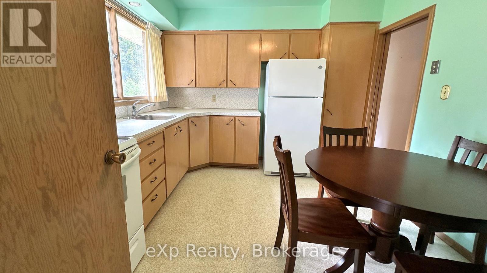 Property at 120 SPEEDVALE AVENUE W image 4