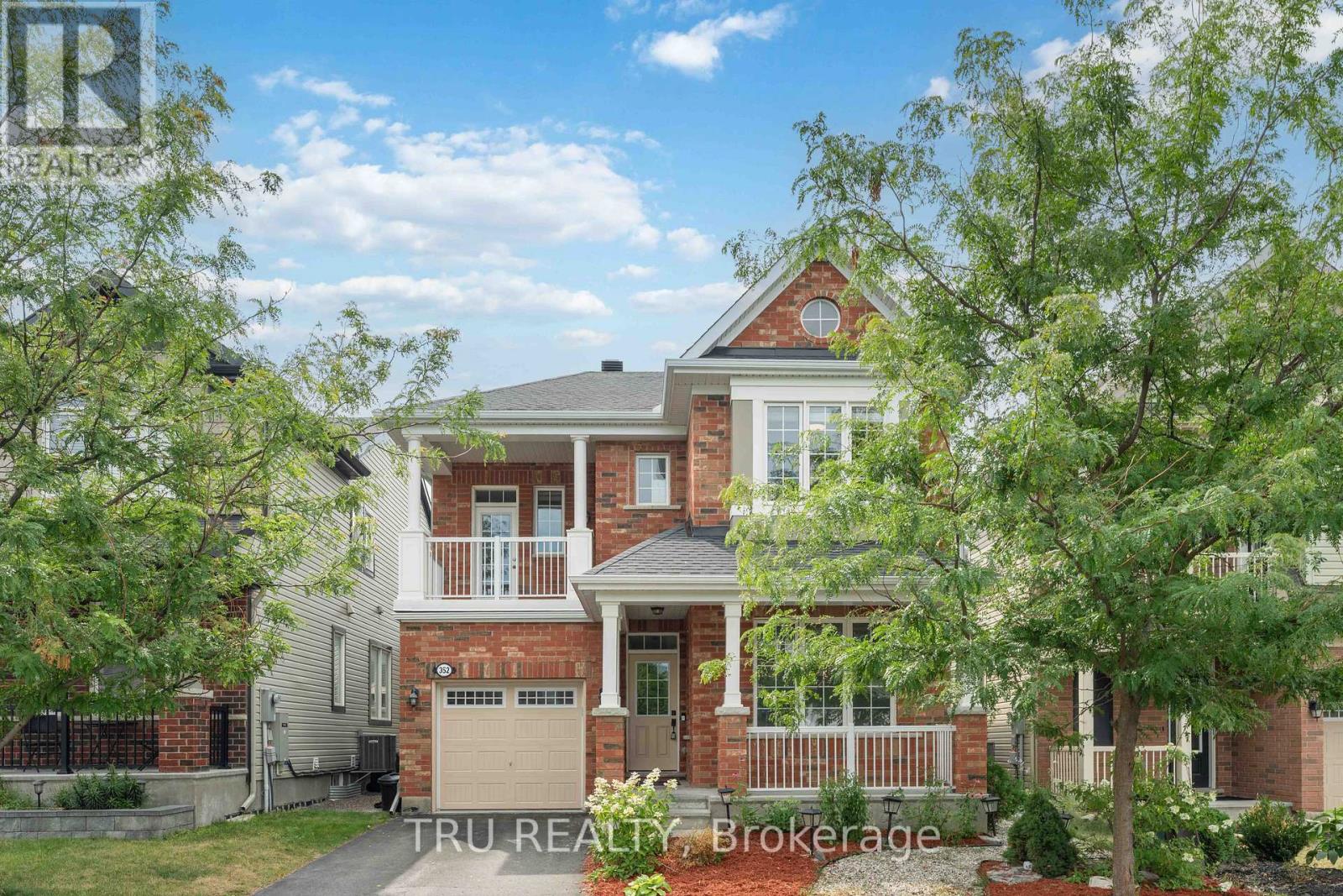 Property at 352 MEADOWBREEZE DRIVE image 1