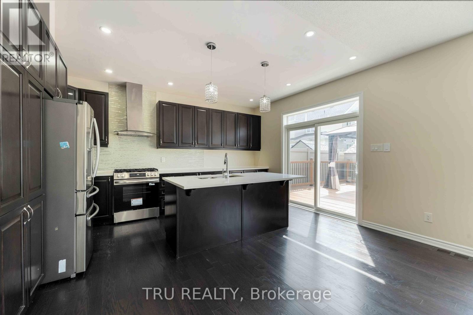 Property at 352 MEADOWBREEZE DRIVE image 5