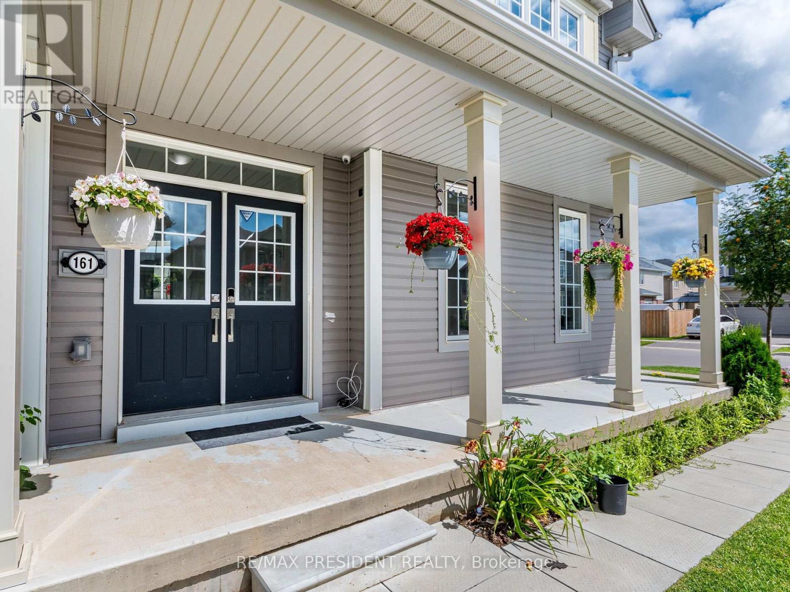 161 Munro Circle E, Brantford, Ontario  N3T 0R3 - Photo 2 - X12319335