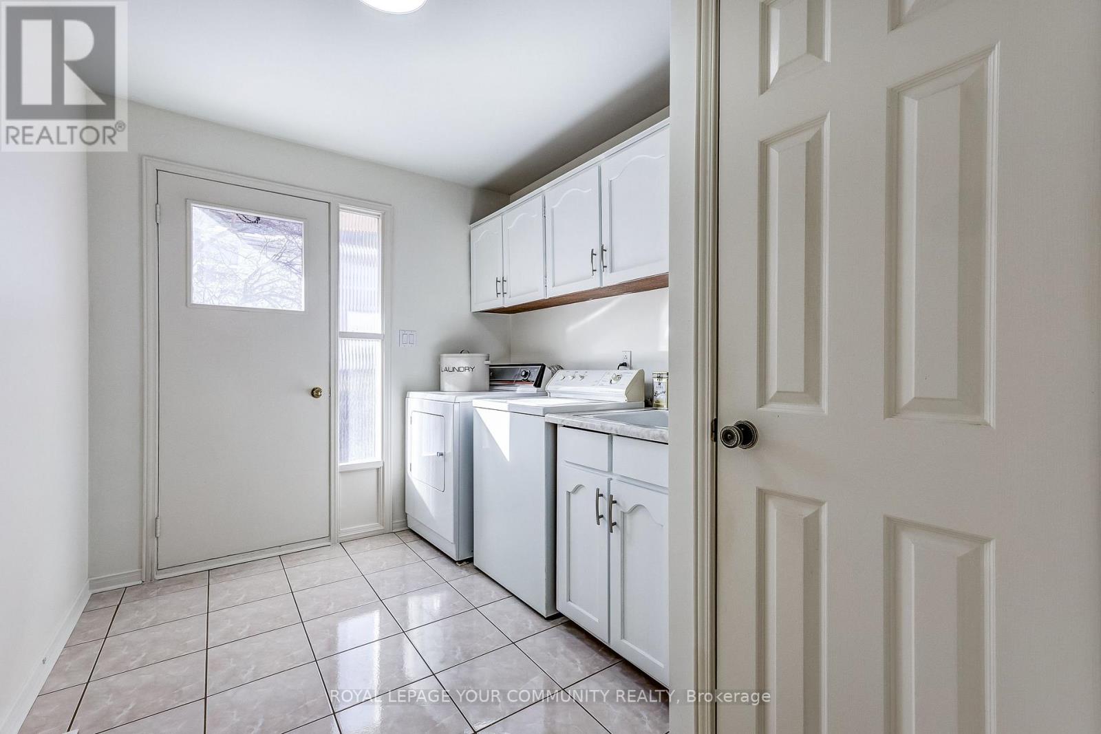 37 Mackay Drive, Richmond Hill, Ontario  L4C 6N9 - Photo 18 - N12319475