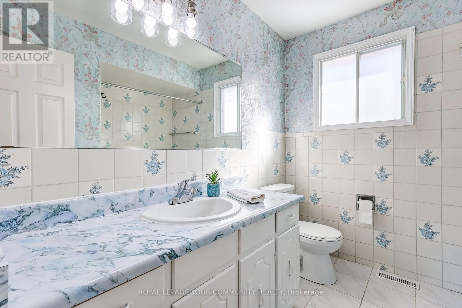 37 Mackay Drive, Richmond Hill, Ontario  L4C 6N9 - Photo 22 - N12319475