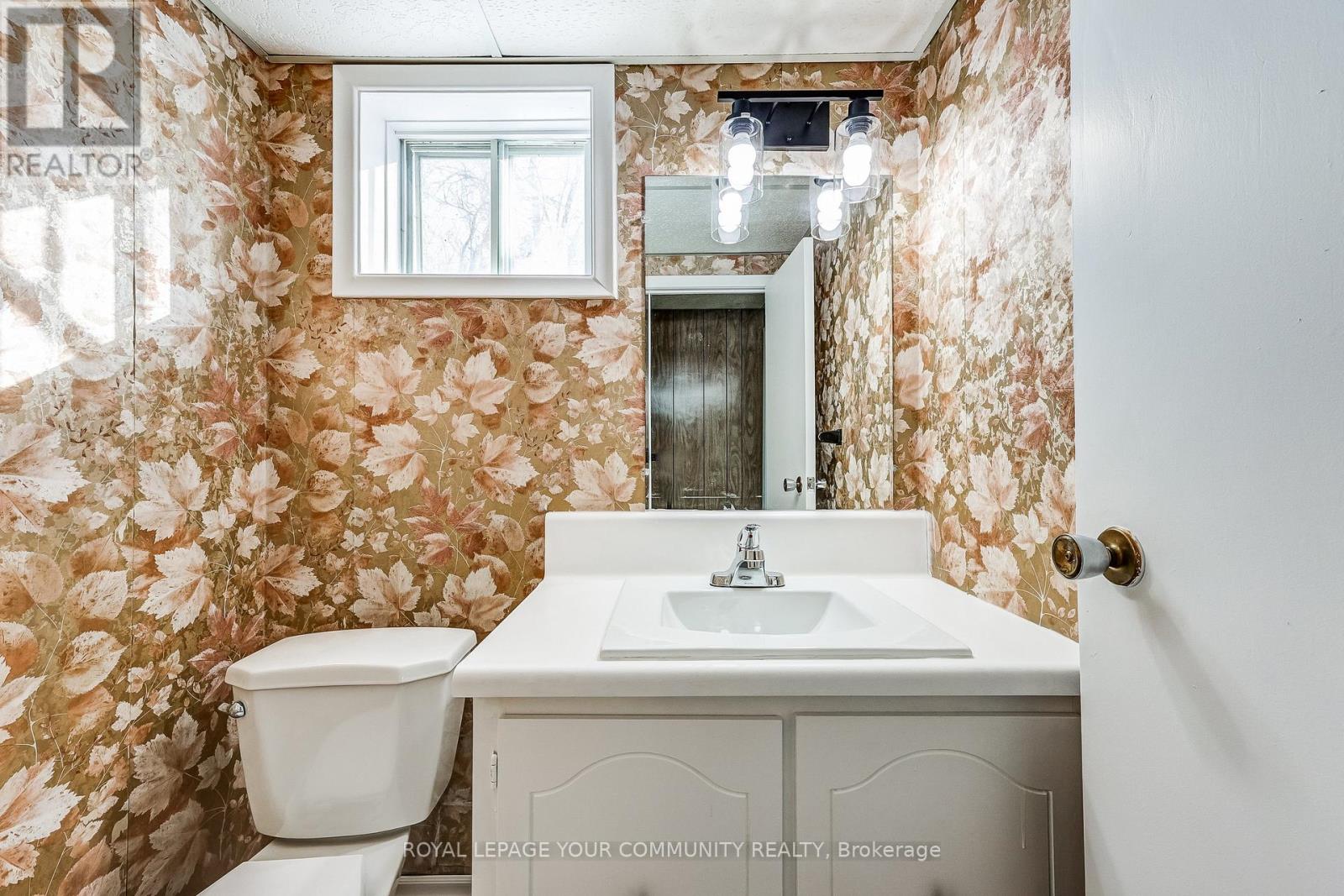 37 Mackay Drive, Richmond Hill, Ontario  L4C 6N9 - Photo 33 - N12319475