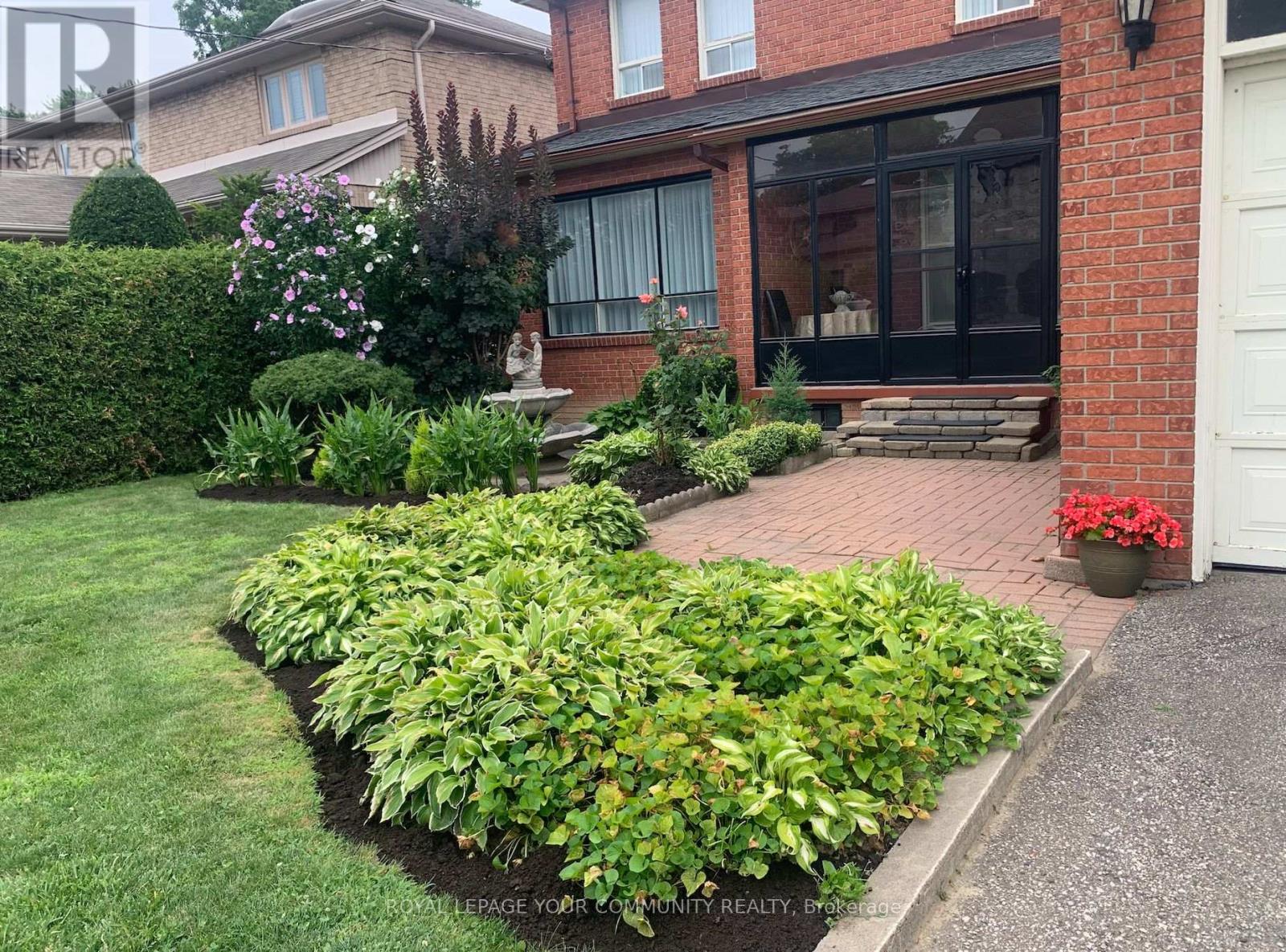37 Mackay Drive, Richmond Hill, Ontario  L4C 6N9 - Photo 41 - N12319475