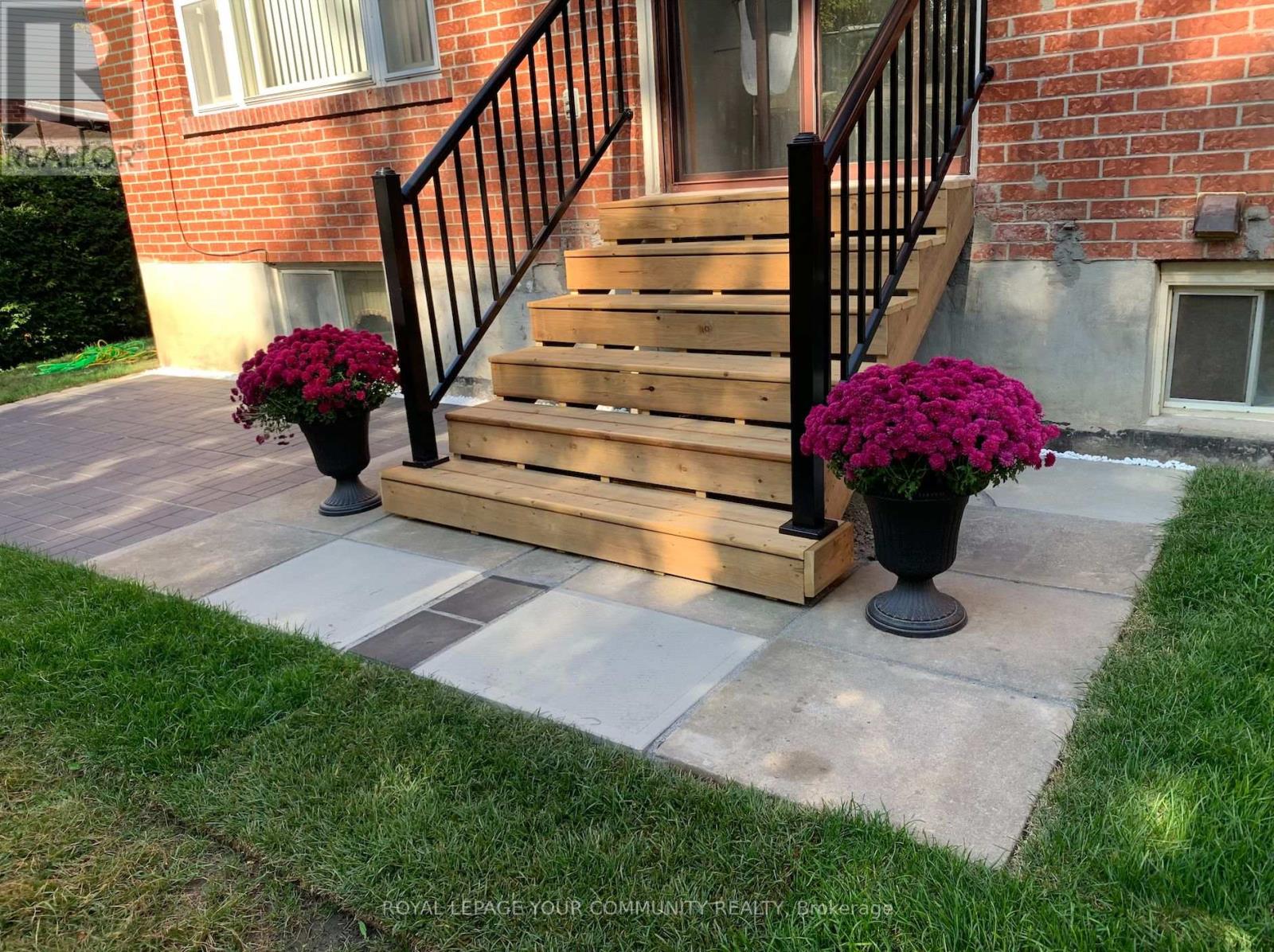 37 Mackay Drive, Richmond Hill, Ontario  L4C 6N9 - Photo 48 - N12319475