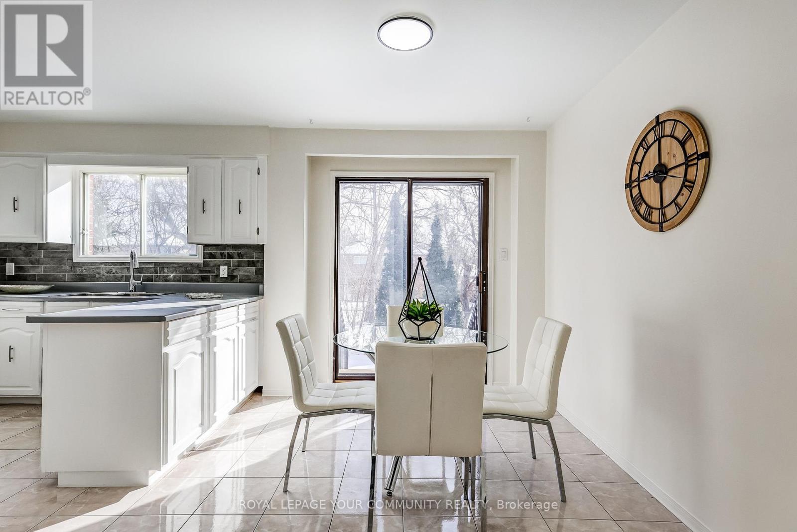 37 Mackay Drive, Richmond Hill, Ontario  L4C 6N9 - Photo 6 - N12319475