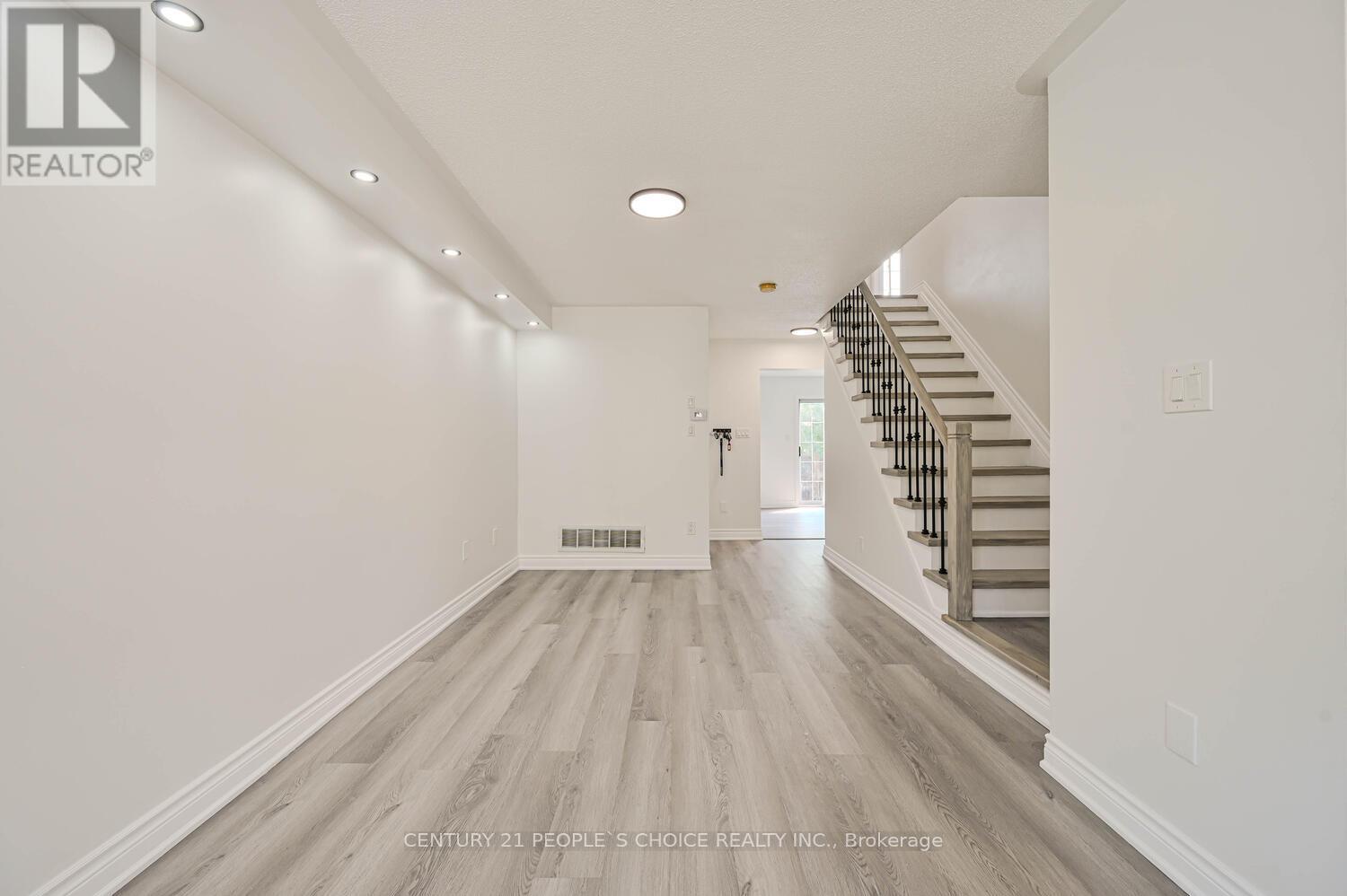 297 Flagstone Way, Newmarket, Ontario  L3X 2R8 - Photo 9 - N12319525