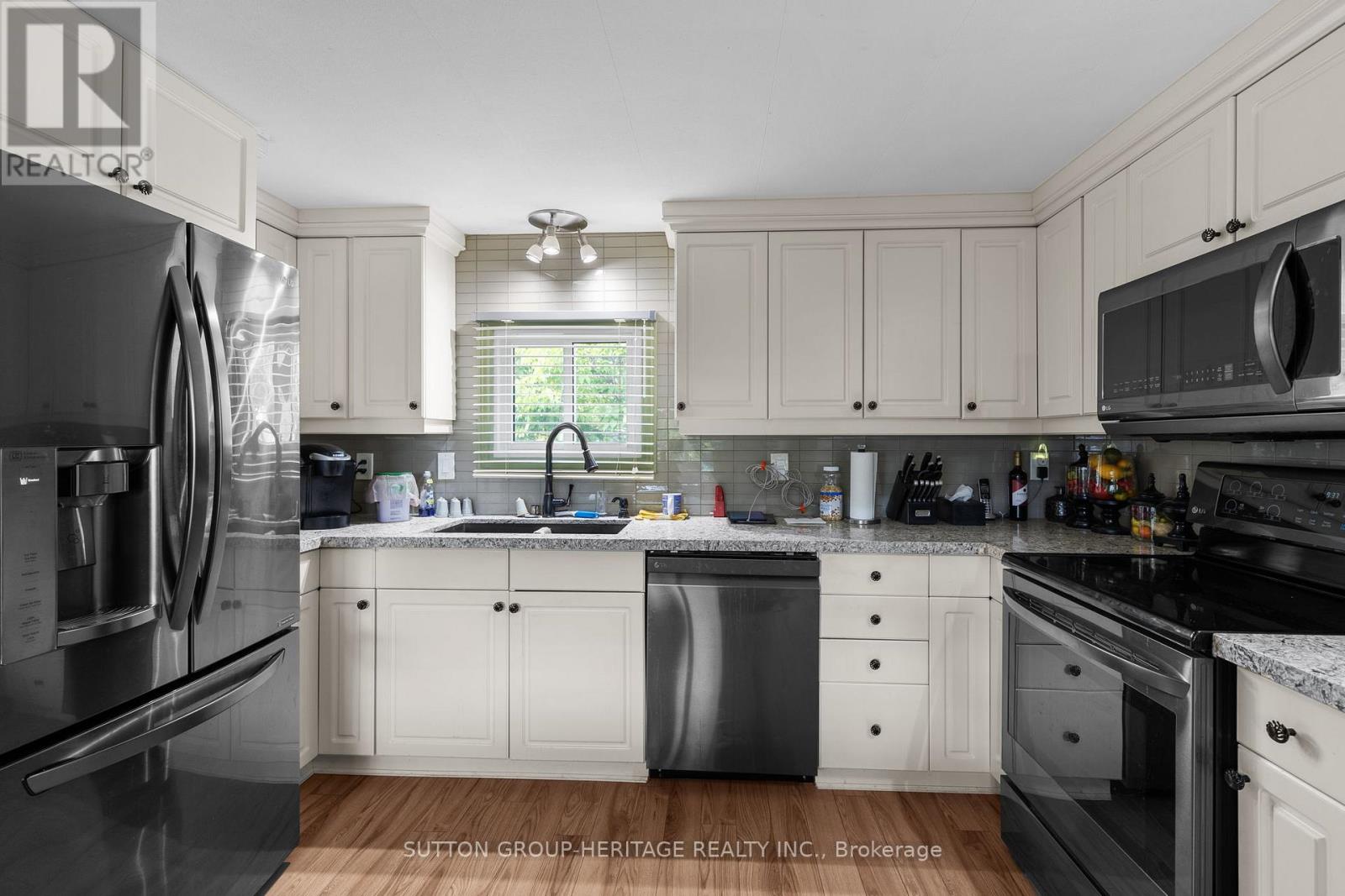 29 Cameron Drive, Oro-Medonte, Ontario  L0L 1T0 - Photo 6 - S12319445