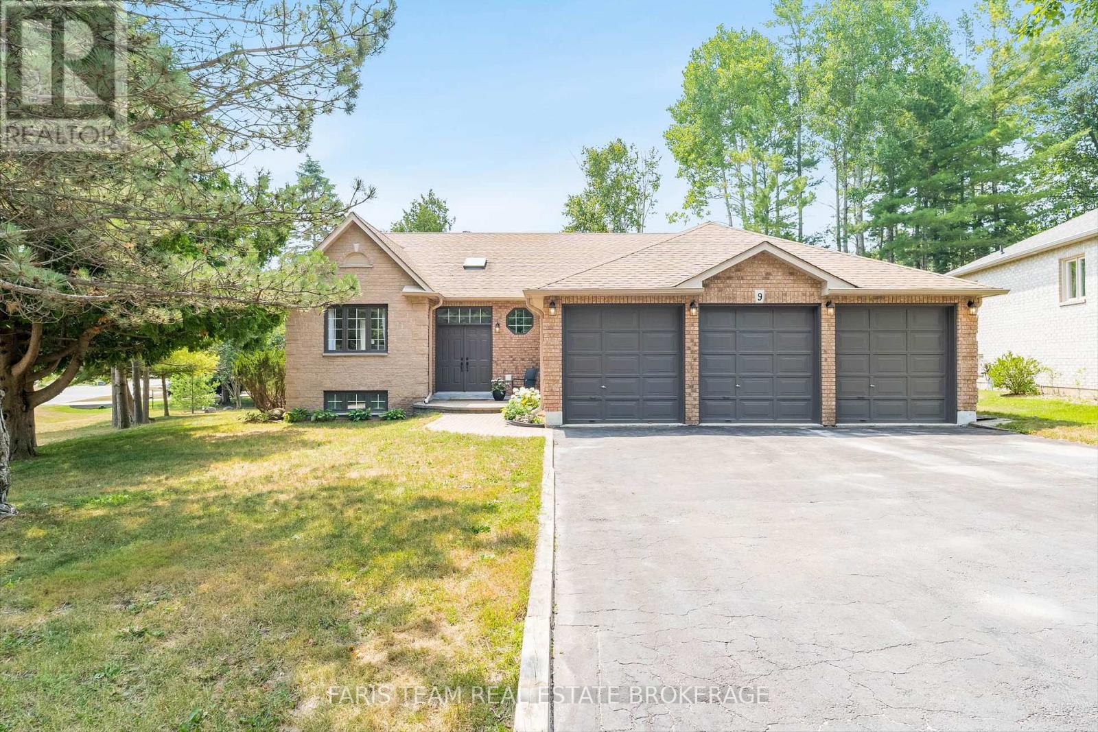 Property at 9 FAIRWAY CRESCENT image 1