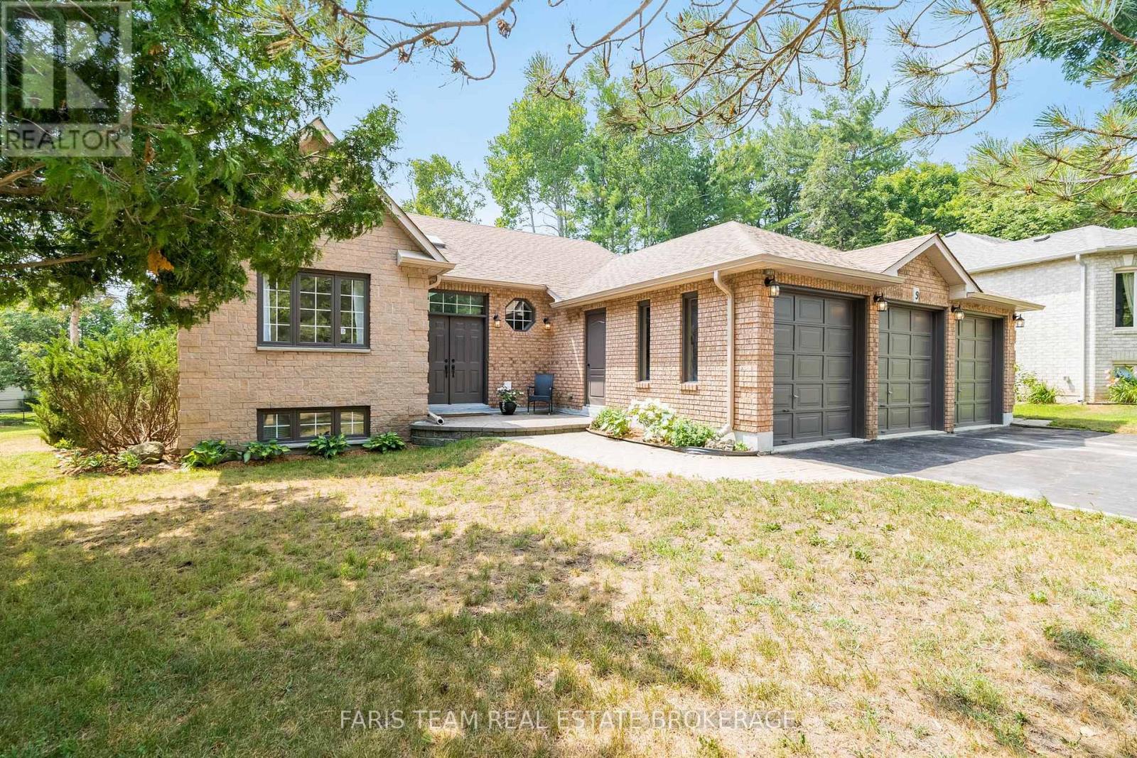 Property at 9 FAIRWAY CRESCENT image 3