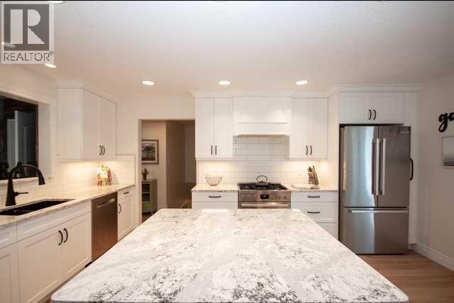 Property at 9655 Wedgewood Drive South image 4