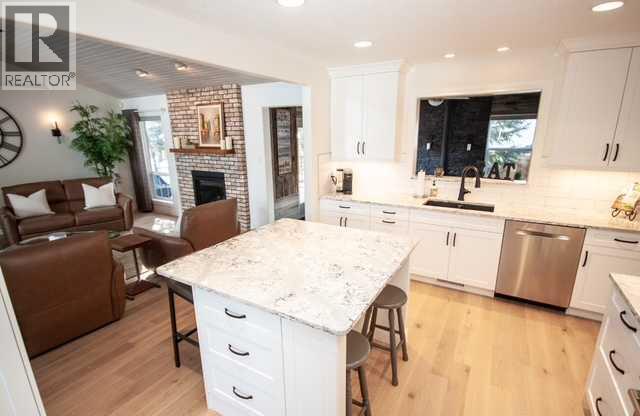 Property at 9655 Wedgewood Drive South image 3