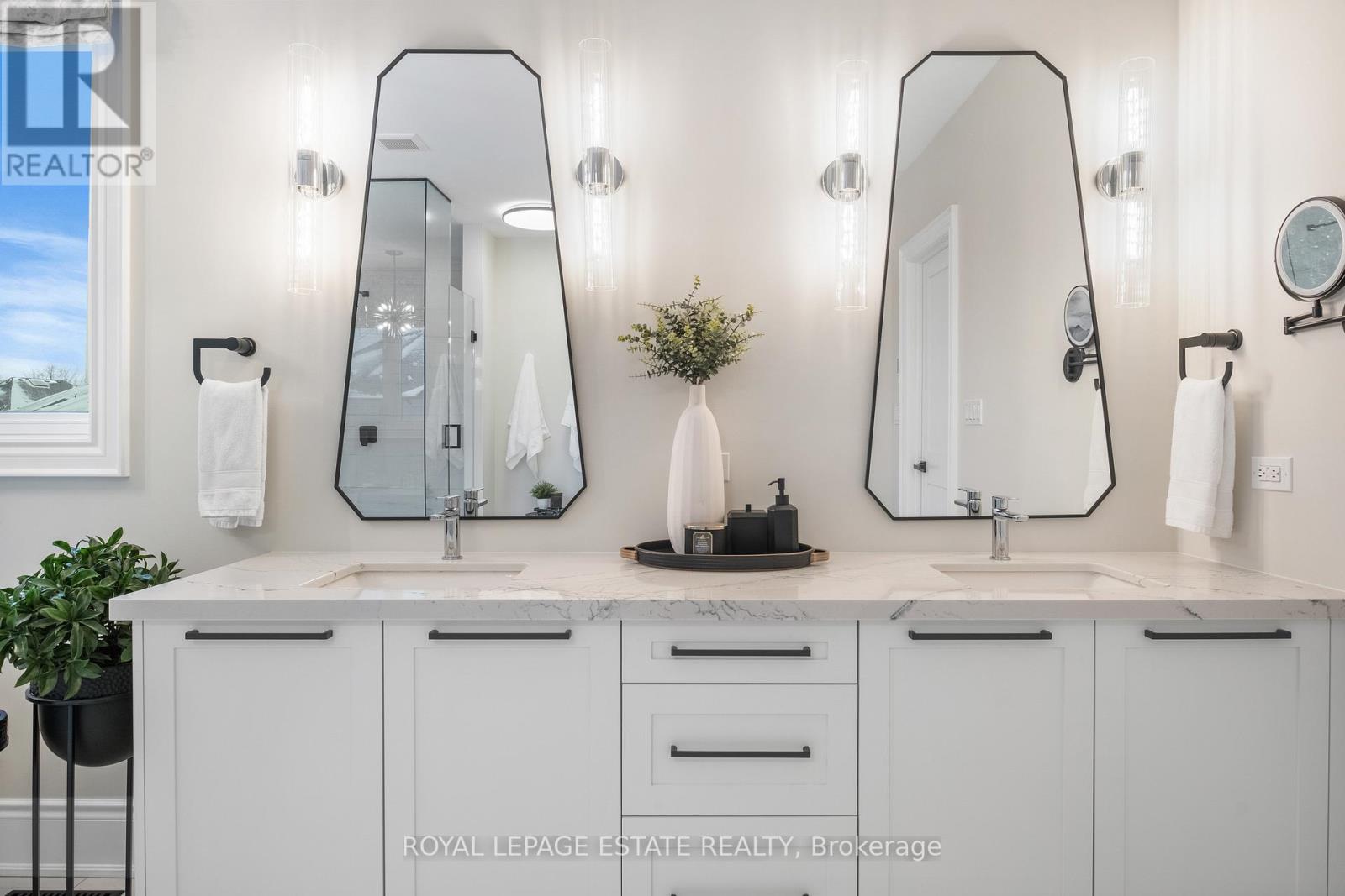2338 Hyacinth Crescent, Oakville, Ontario  L6M 5M8 - Photo 23 - W12319483