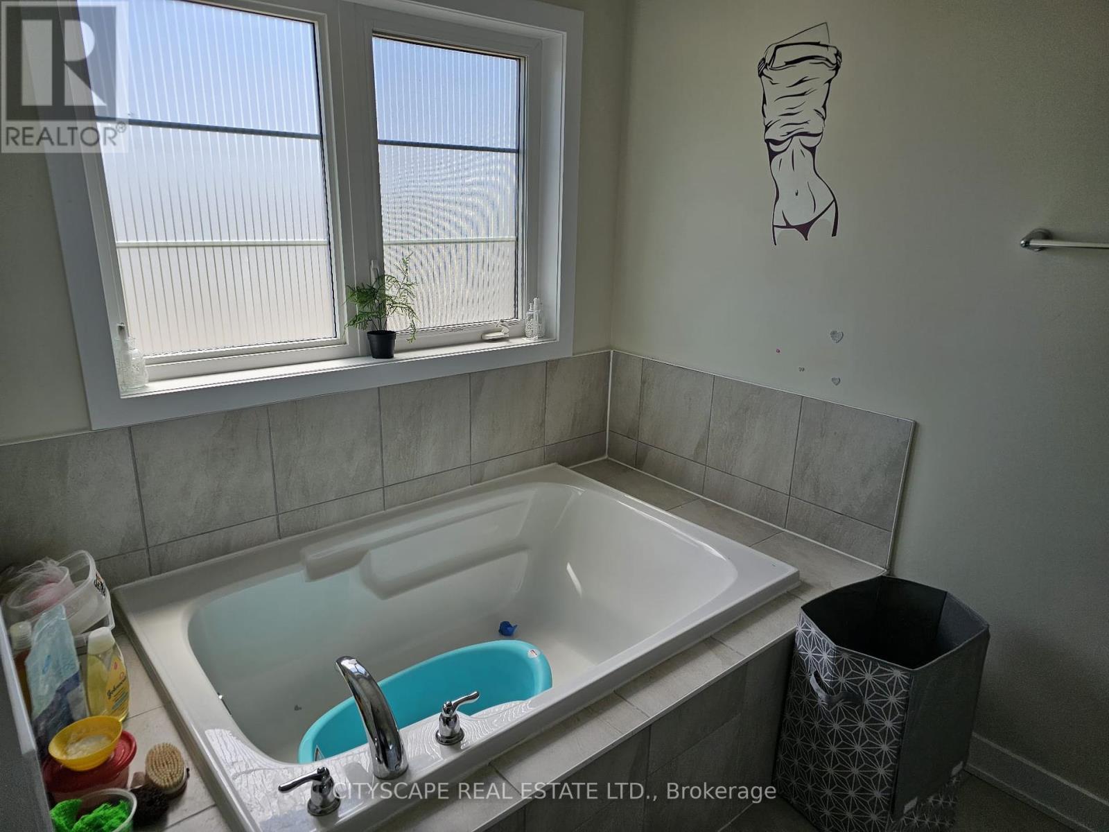 61 Starboard Crescent, Welland, Ontario  L3B 0M7 - Photo 20 - X12319572