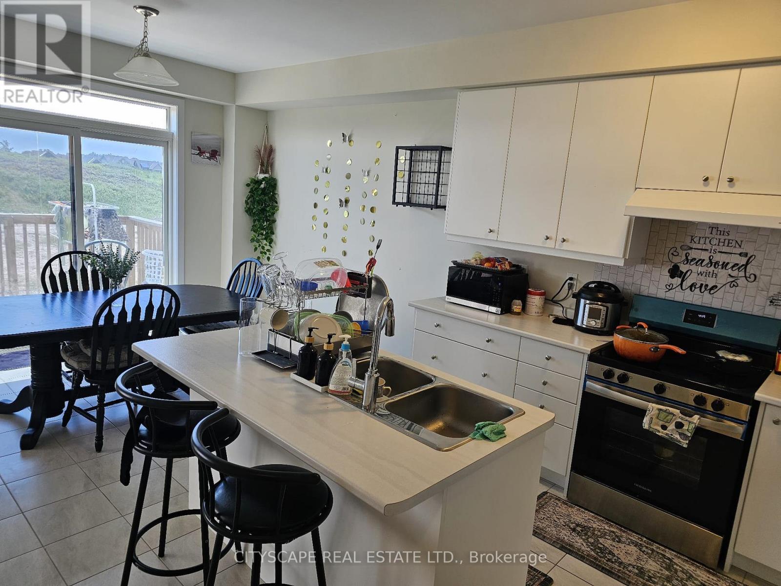 61 Starboard Crescent, Welland, Ontario  L3B 0M7 - Photo 6 - X12319572