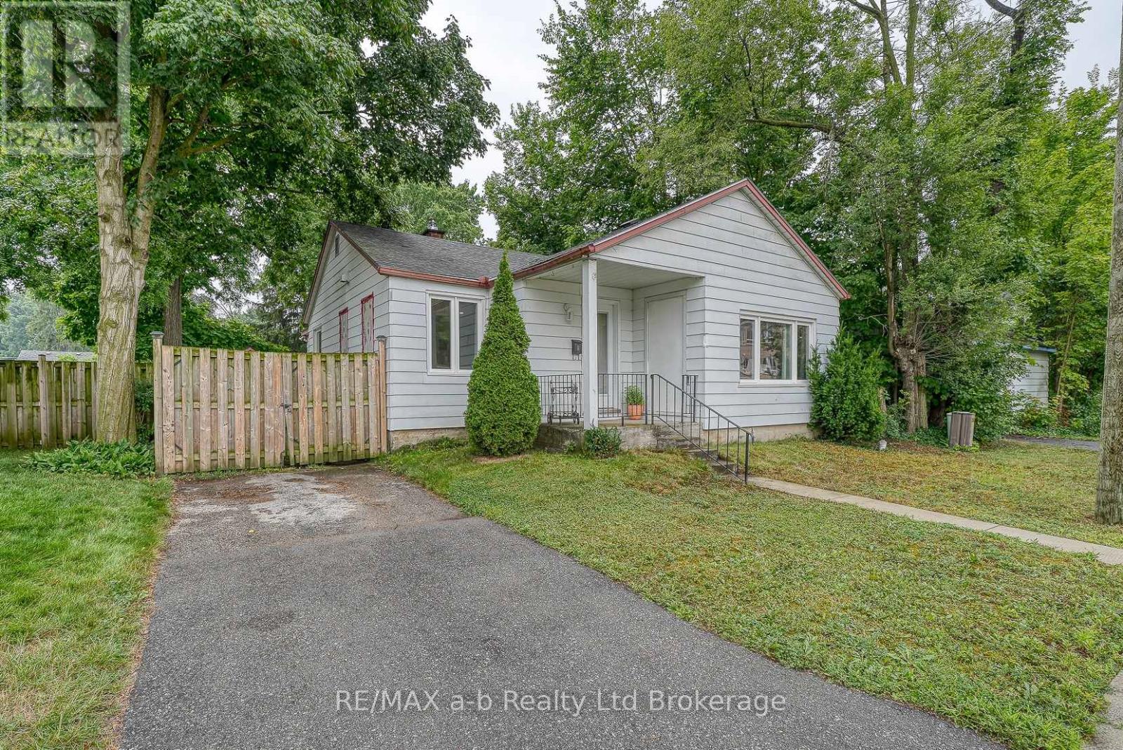 62 William Street, Ingersoll, Ontario  N5C 1M5 - Photo 2 - X12319723