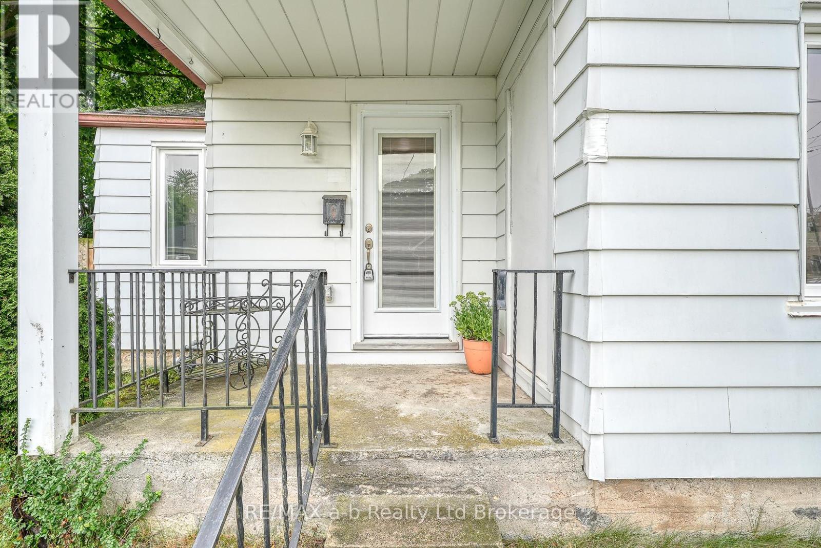 62 William Street, Ingersoll, Ontario  N5C 1M5 - Photo 3 - X12319723