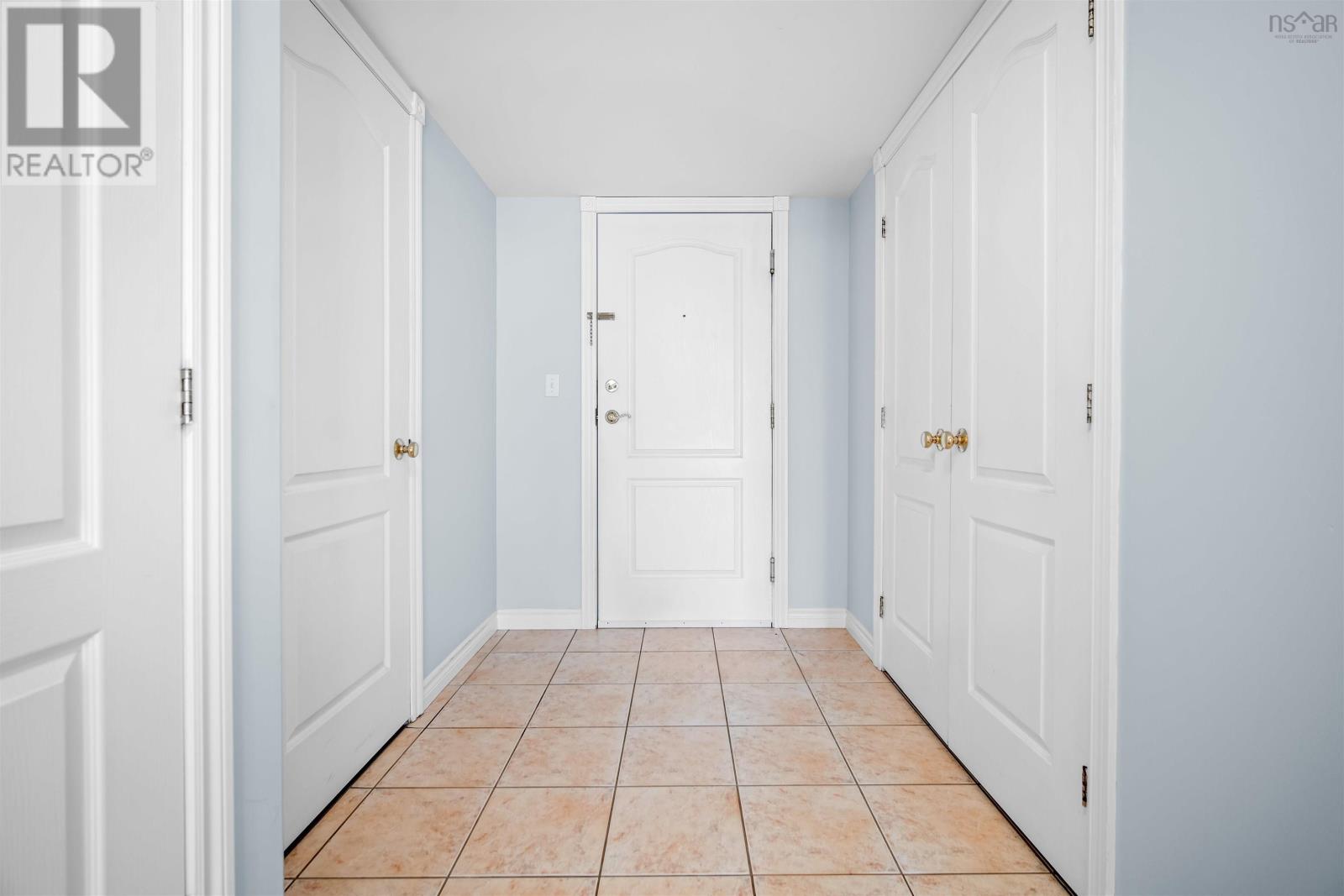 Property at 201 40 Regency Park Drive image 5