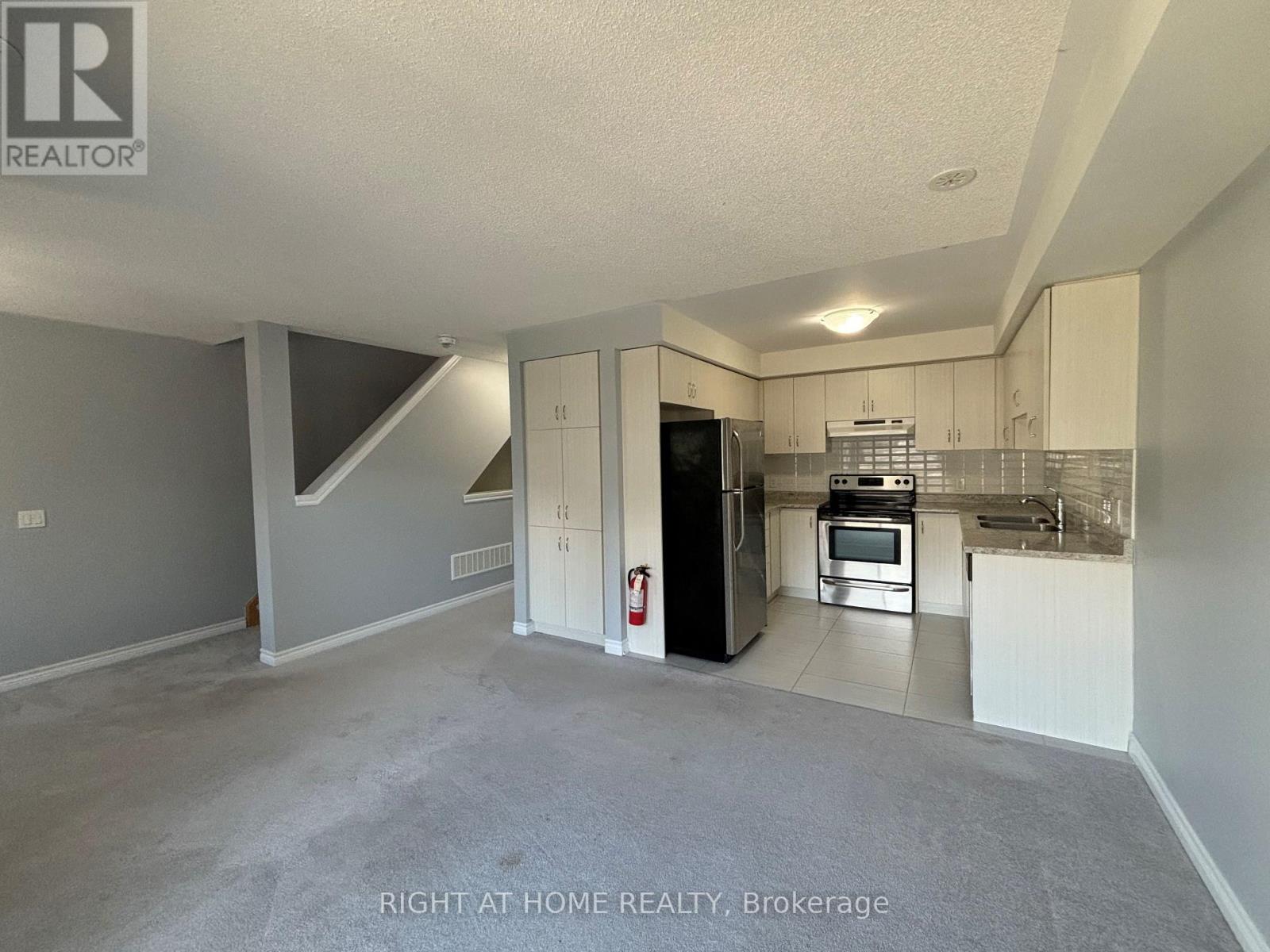 24 Nearco Crescent, Oshawa, Ontario  L1L 0J4 - Photo 6 - E12319663