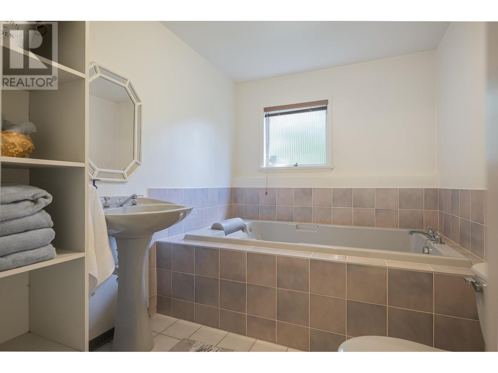 541 Cochrane Avenue, Coquitlam, British Columbia  V3J 2A3 - Photo 33 - R3031817
