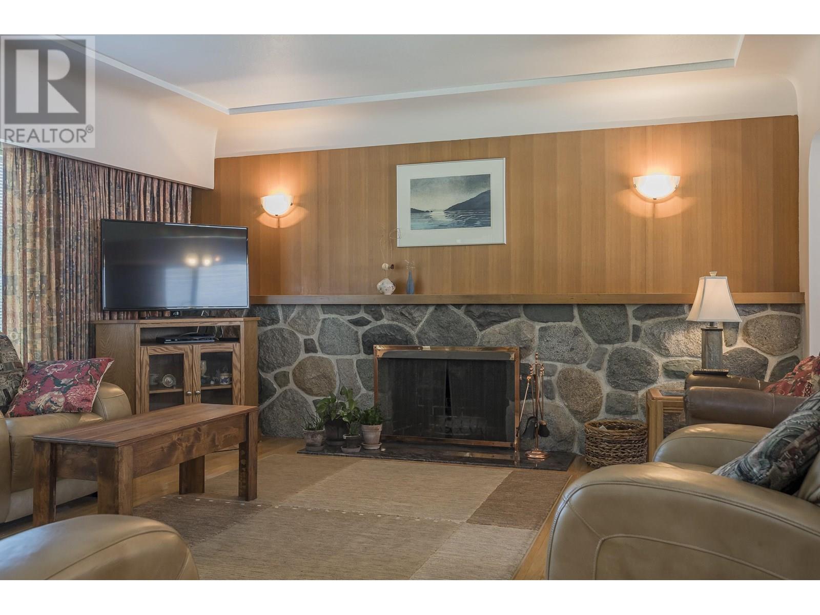 541 Cochrane Avenue, Coquitlam, British Columbia  V3J 2A3 - Photo 7 - R3031817