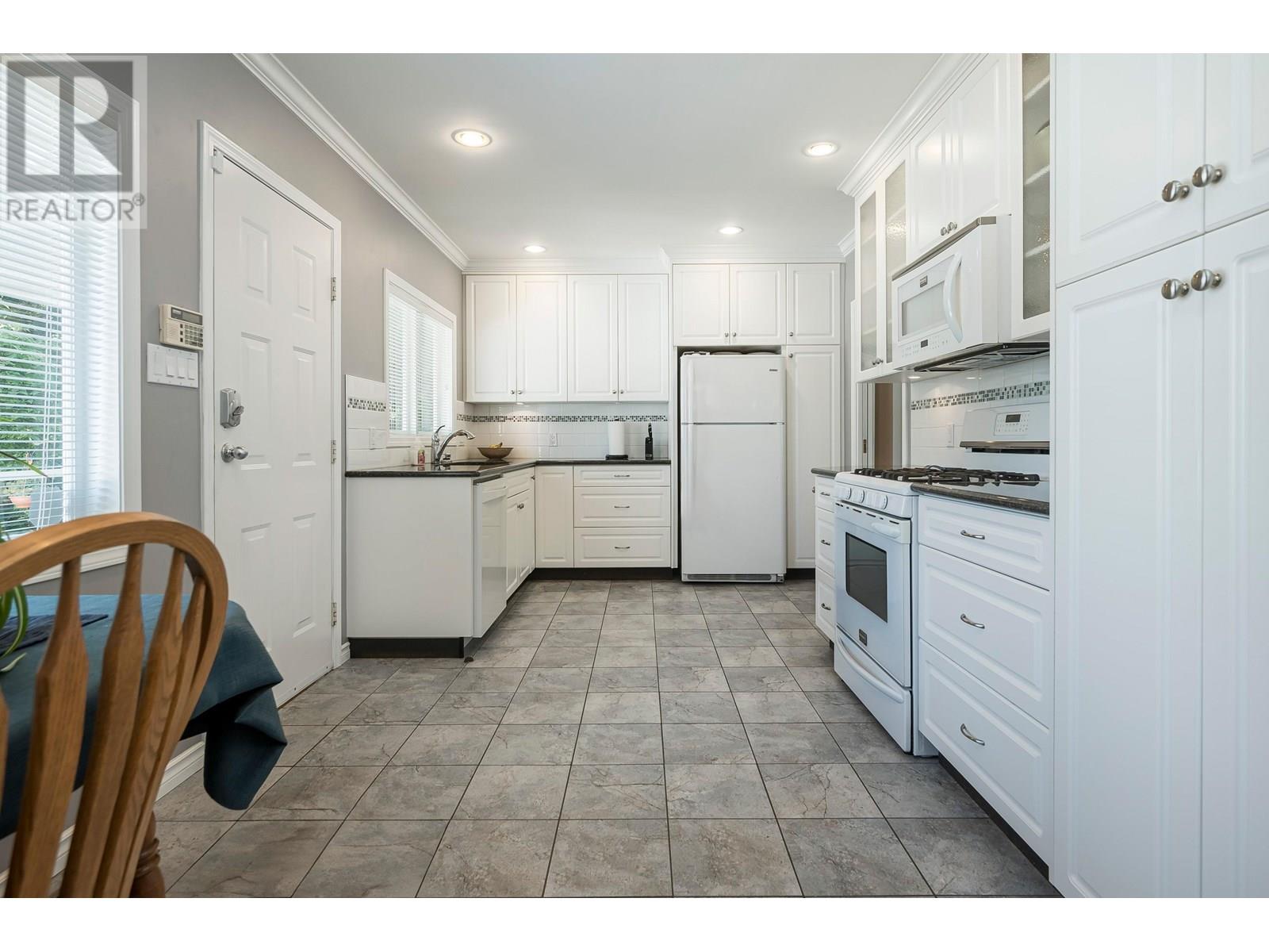541 Cochrane Avenue, Coquitlam, British Columbia  V3J 2A3 - Photo 14 - R3031817