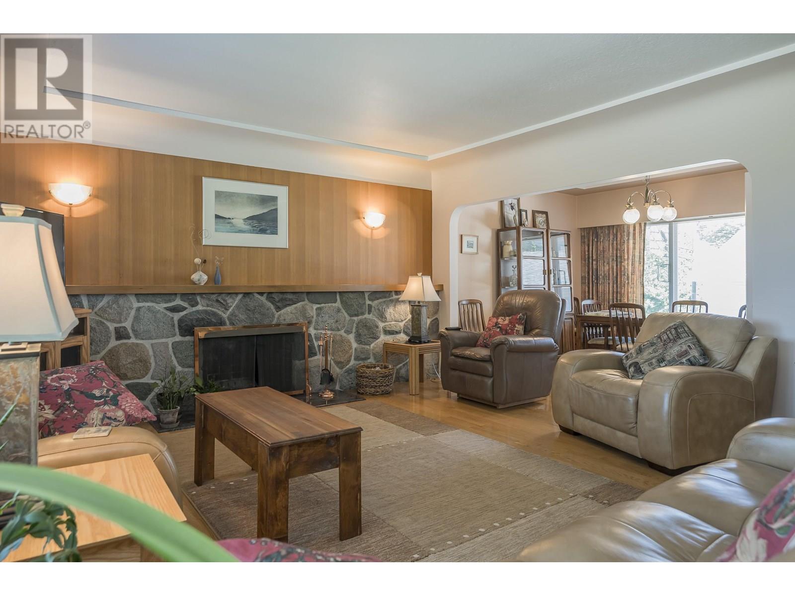 541 Cochrane Avenue, Coquitlam, British Columbia  V3J 2A3 - Photo 9 - R3031817