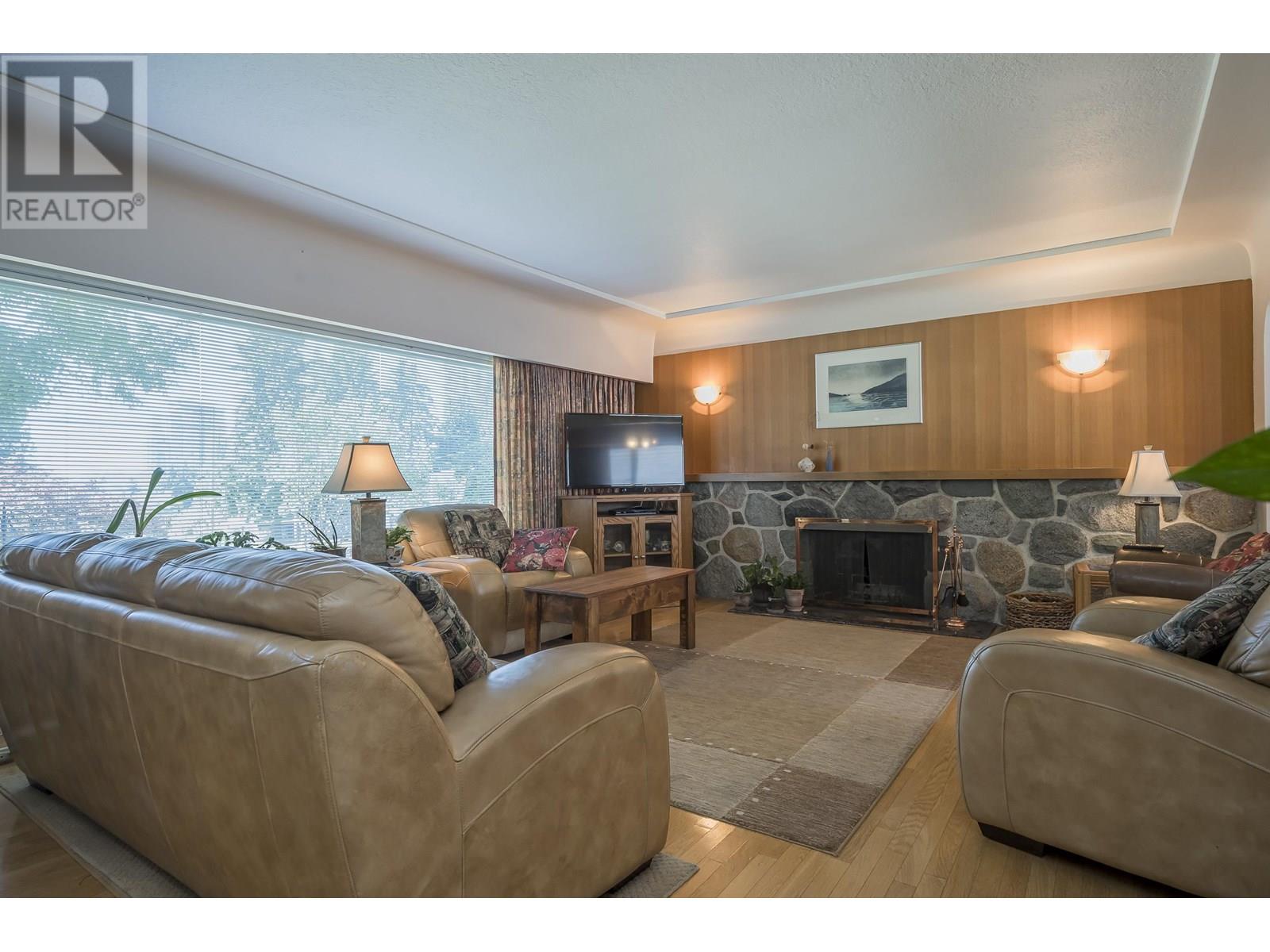 541 Cochrane Avenue, Coquitlam, British Columbia  V3J 2A3 - Photo 6 - R3031817
