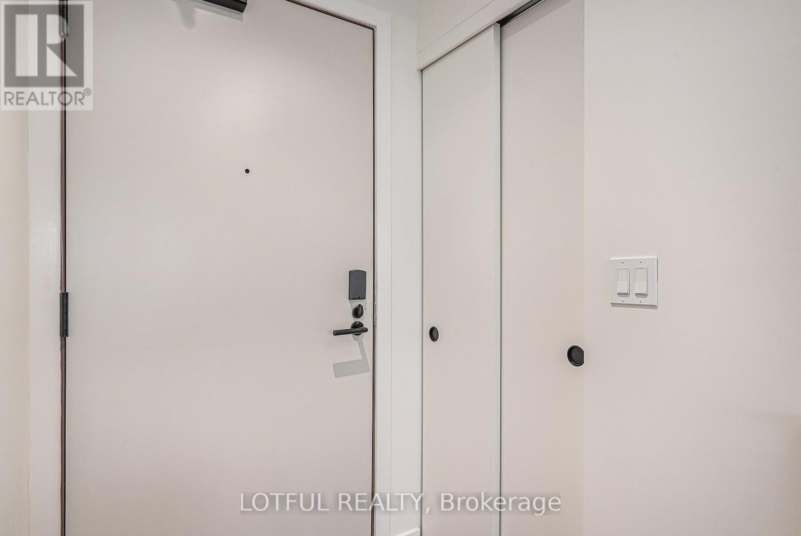 1305 - 560 Rideau Street, Ottawa, Ontario  K1N 5Z8 - Photo 2 - X12319770