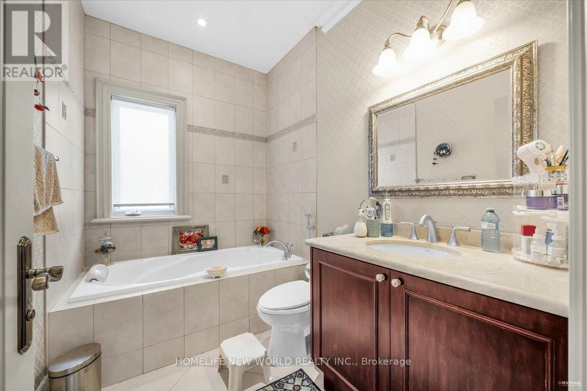 12 Denham Drive, Richmond Hill, Ontario  L4C 6J1 - Photo 36 - N12319615