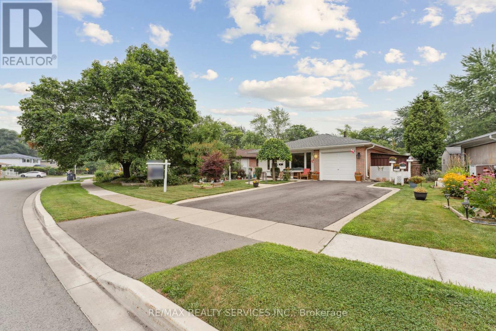 263 Bartley Bull Parkway, Brampton (Brampton East), Ontario  L6W 2L2 - Photo 5 - W12319624