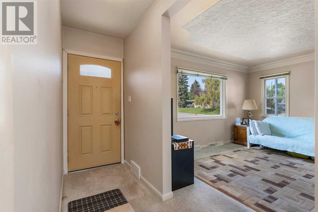 2140 Halifax Crescent Nw, Calgary, Alberta  T2M 4C7 - Photo 14 - A2244819