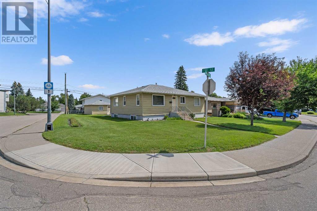 2140 Halifax Crescent Nw, Calgary, Alberta  T2M 4C7 - Photo 11 - A2244819