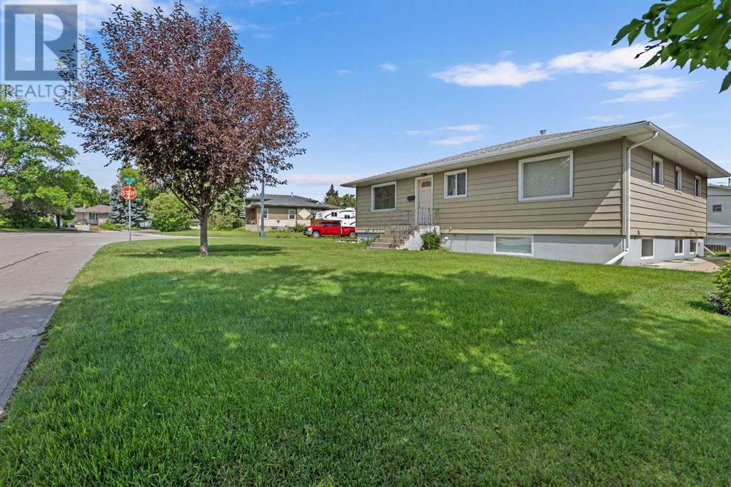 2140 Halifax Crescent Nw, Calgary, Alberta  T2M 4C7 - Photo 10 - A2244819