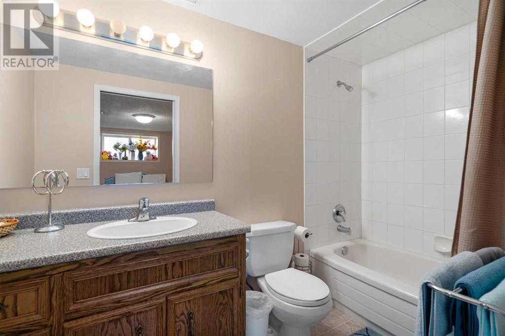 2140 Halifax Crescent Nw, Calgary, Alberta  T2M 4C7 - Photo 38 - A2244819