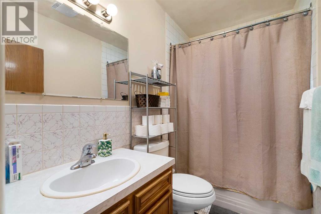 2140 Halifax Crescent Nw, Calgary, Alberta  T2M 4C7 - Photo 24 - A2244819